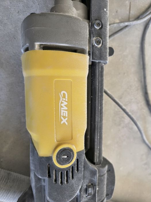 Продавам жираф за стени и тавани