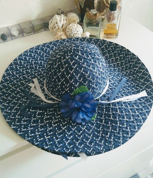 Плетена сламена шапка