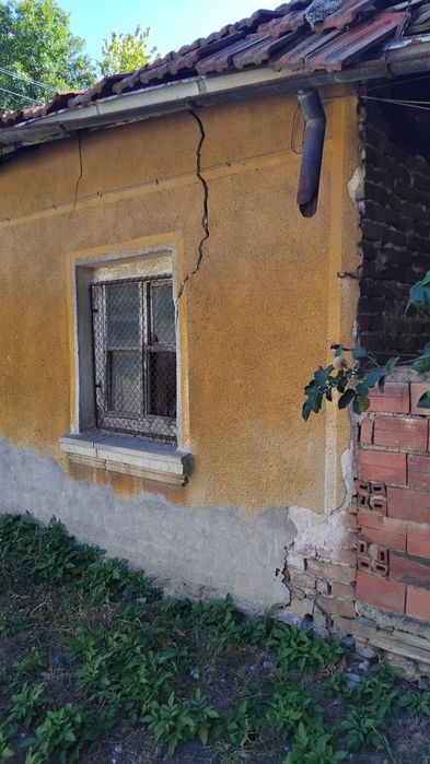 Продава къща в с.Червен брег общ Дупница