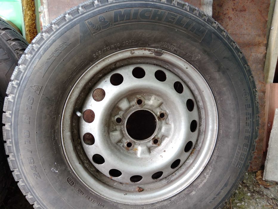 Vand jenti tabla si cauciucuri iarna 245/70/16 - 4 buc