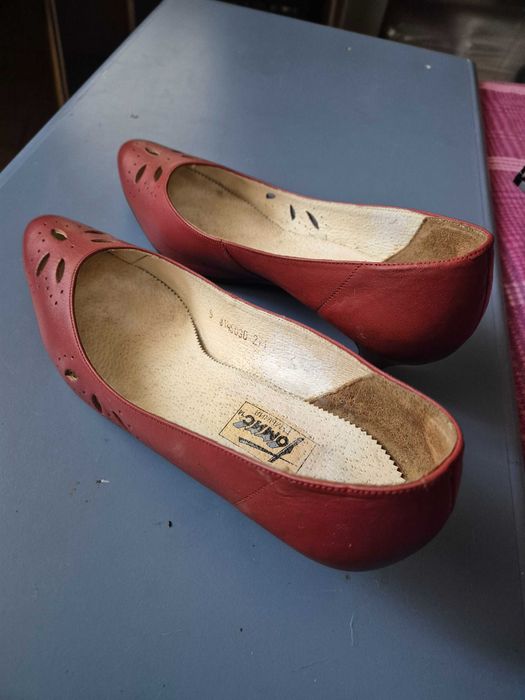 Pantofi damă, culoare roșie, realizați din piele naturală, marime 41, brand Tomis