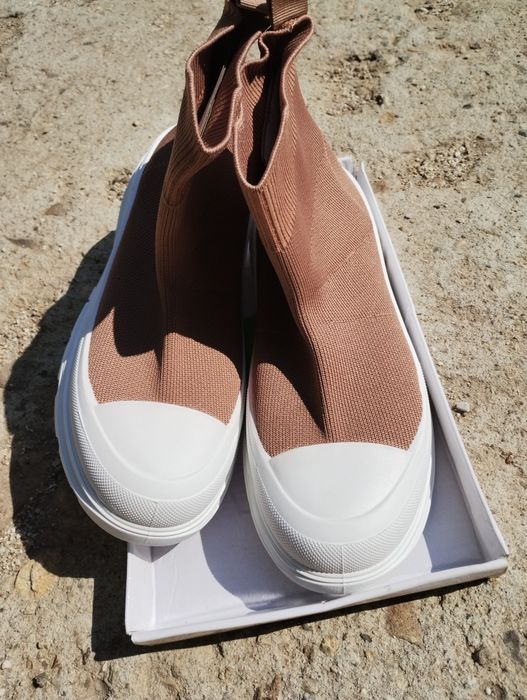 Обувки удобни нови