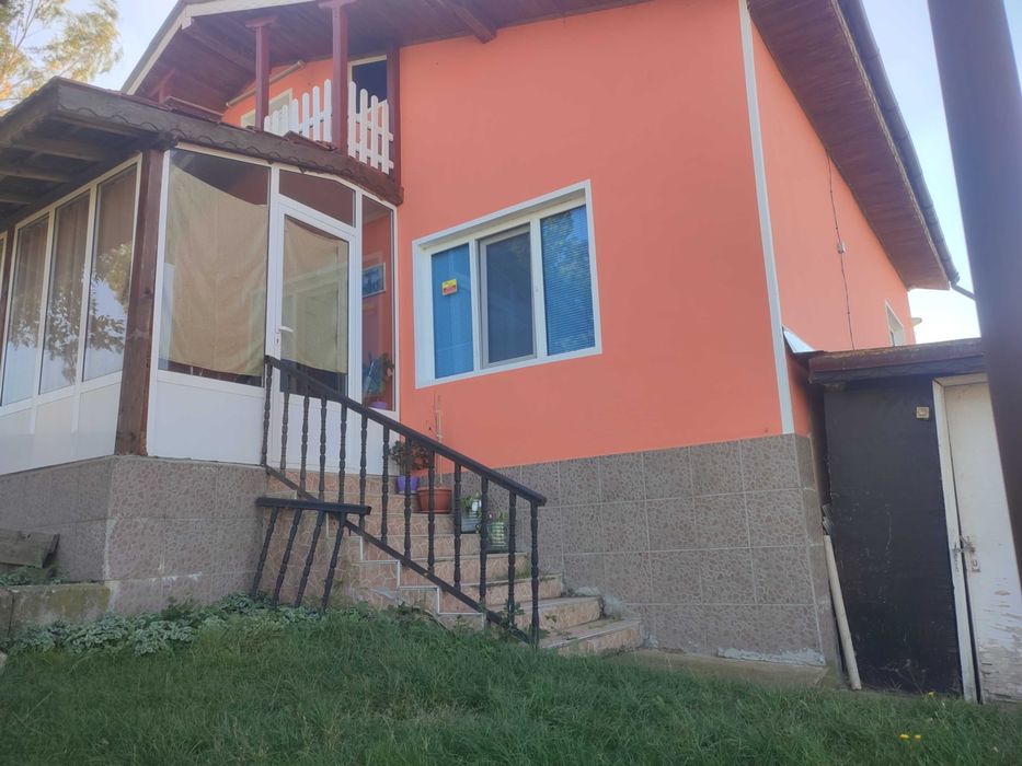 Самостоятелна тухлена къща