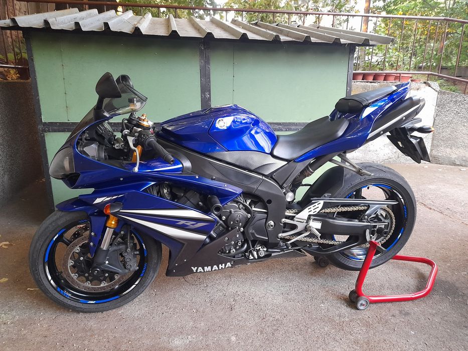 Продавам YAMAHA YZF R1