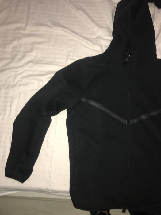 vand nike tech negu nou marimea L original!