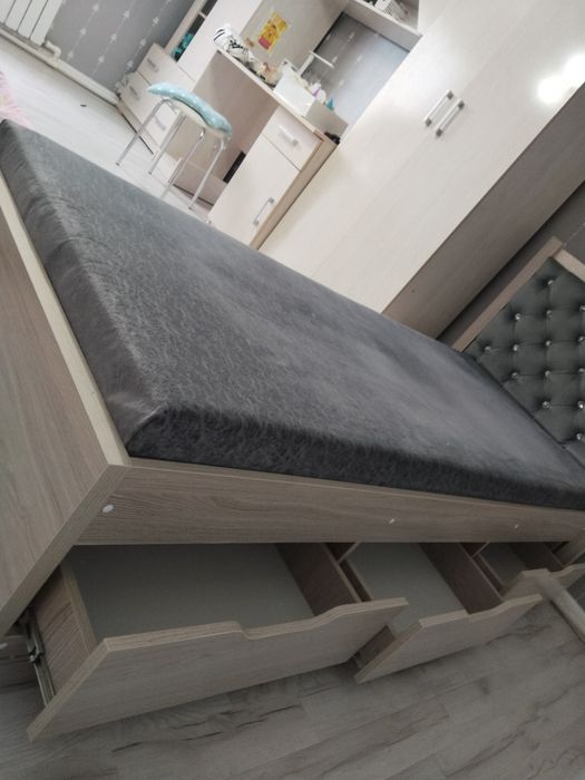Продам кровать и шкаф с письменным столом