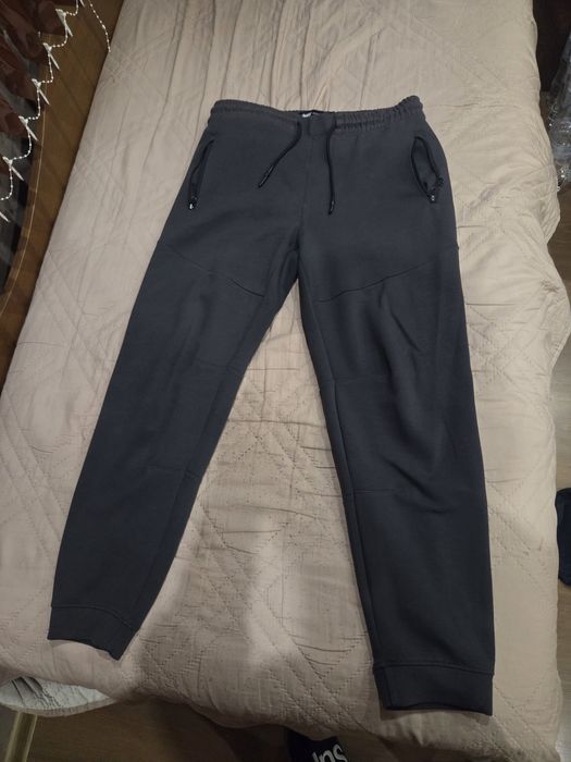 Продавам анцуг Pullbear