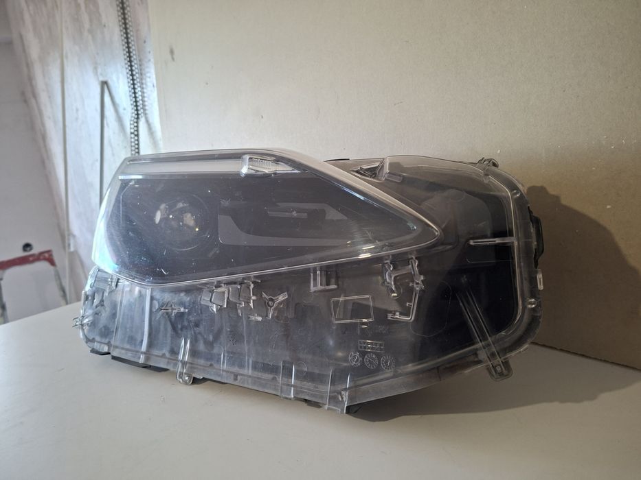 Десен фар за Toyota Yaris Cross
