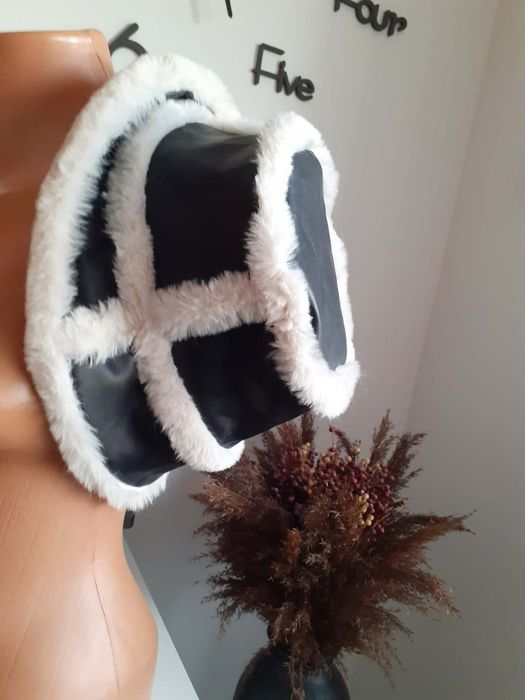 Pălărie tip buchet H&M ,nouă fără etichetă
