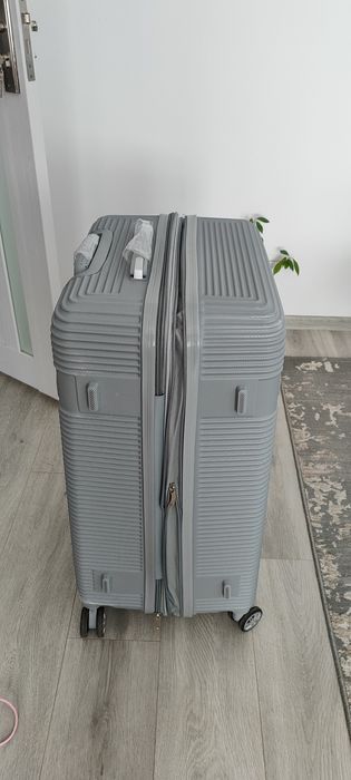 Vând troler Calvin klein