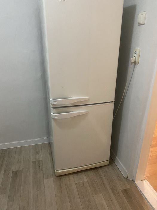 продается холодильник