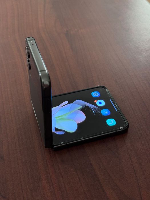 В ГАРАНЦИЯ! Samsung Galaxy Z Flip 4