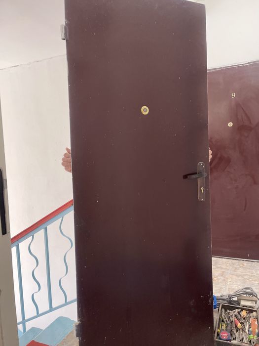 Темір есік биік. 2:10 ені 82