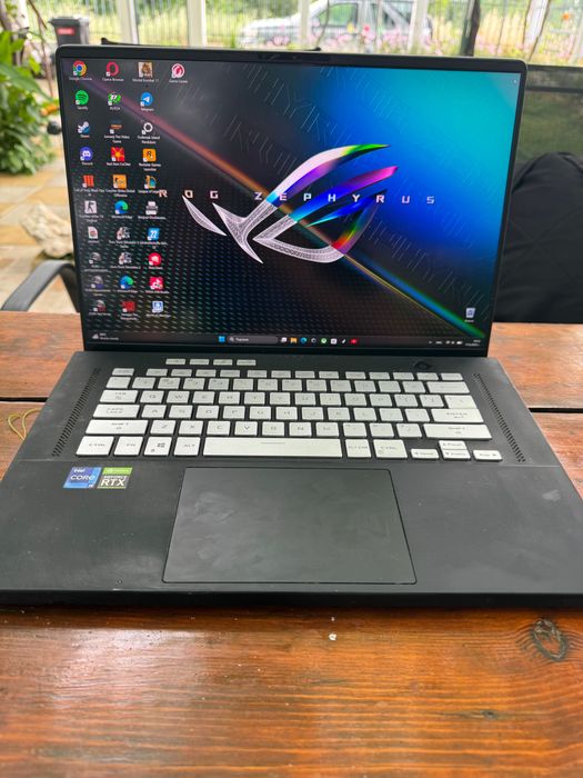 Продавам ASUS ROG Zephyrus M16 GU603ZM
