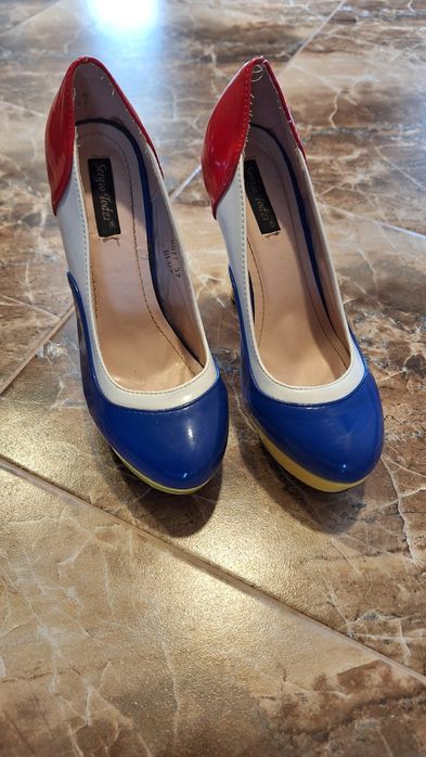 Дамски обувки на висок ток