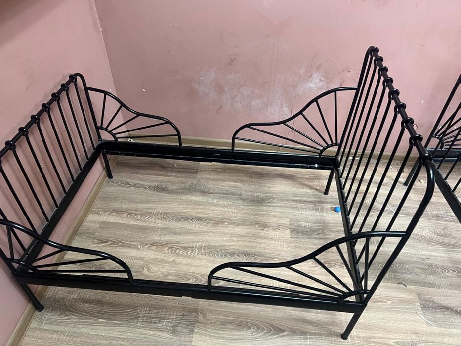 Две кровати ikea, черные
