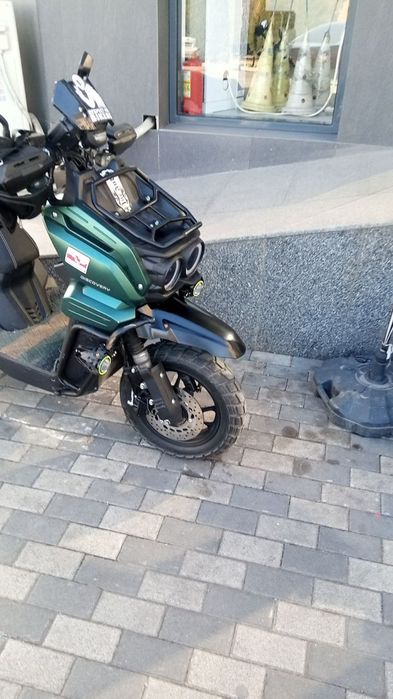 Продаю скутер танк