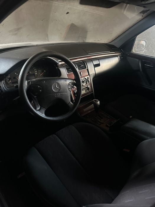 Dezmembrez mercedes w210 motor 2.7 Cdi