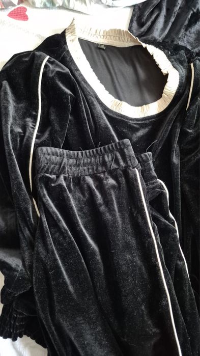 Отдам даром женские вещи