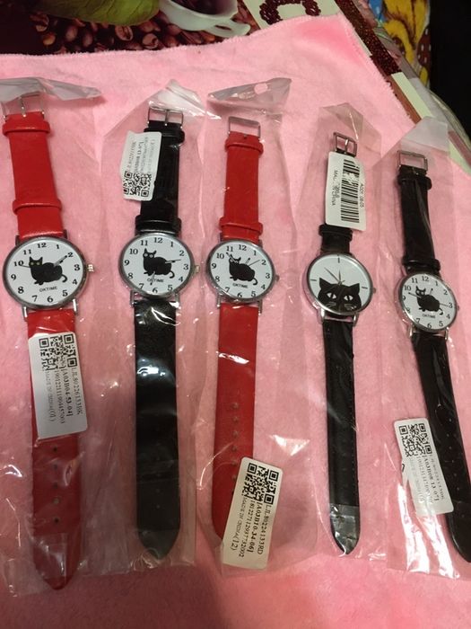 Срочно Продам часики с Кисками