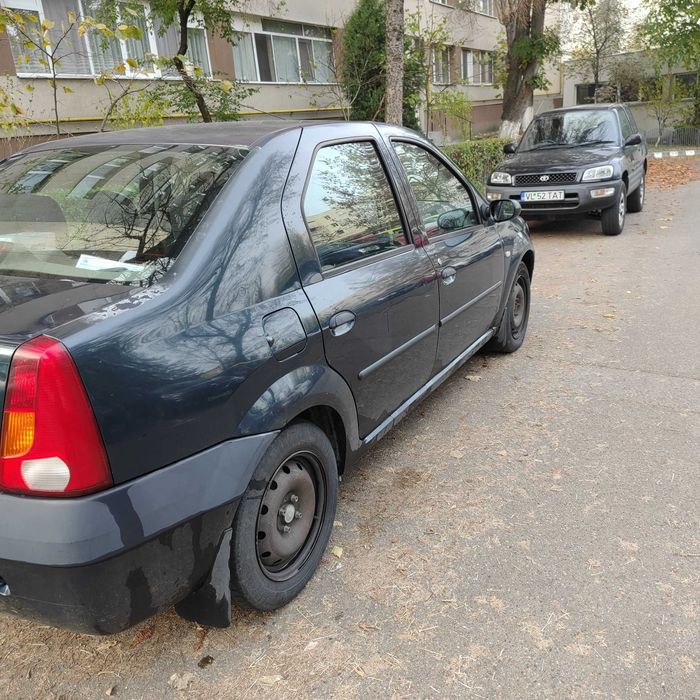 Vând logan verde cameleon