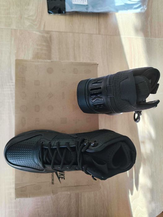 Нови обувки NIKE