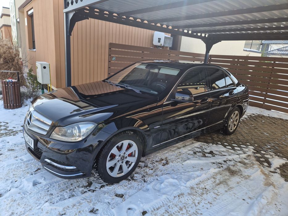 Vând mercedes c class w204 an 2012 facelift  ful led