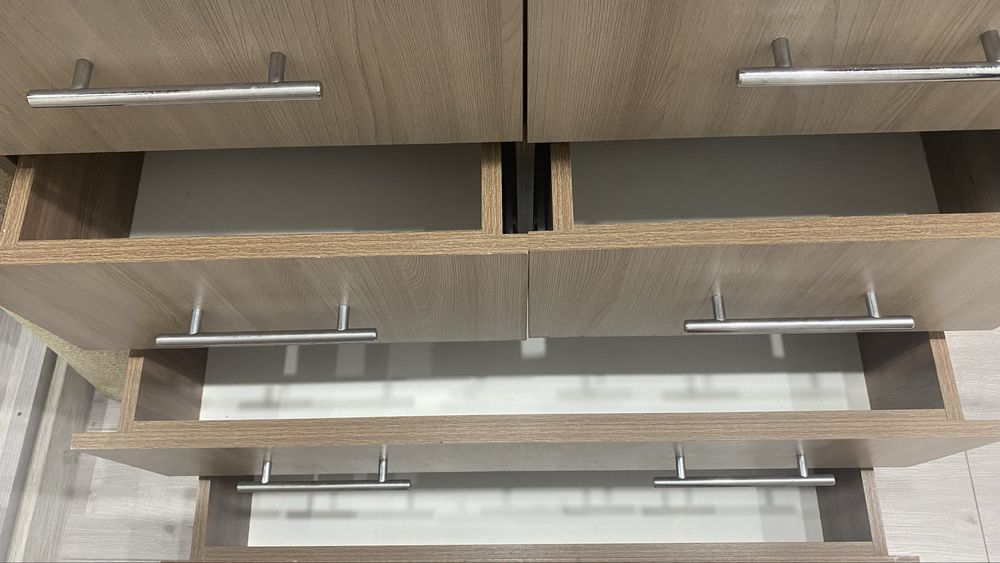 Продам комод с зеркалом