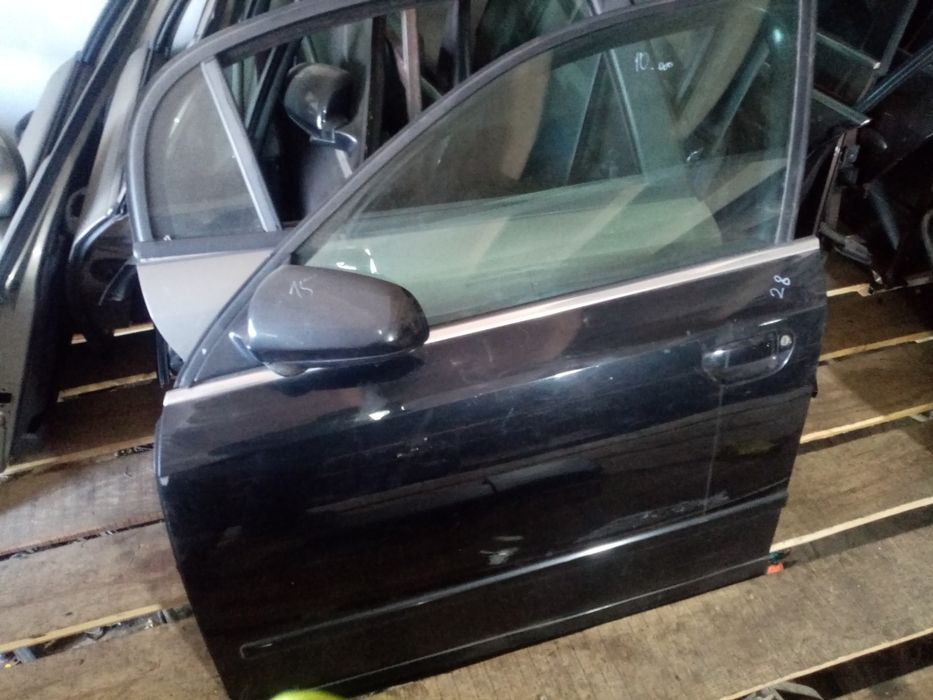 Двери на Ауди А4В6 из Германии