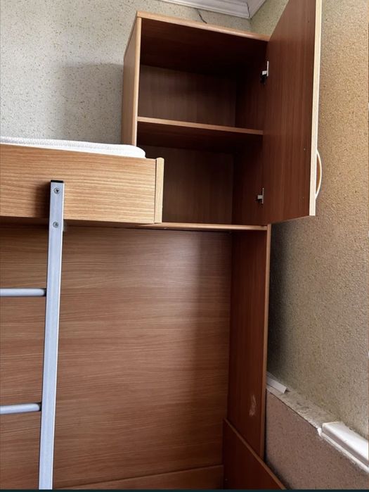 Двухэтажная кровать