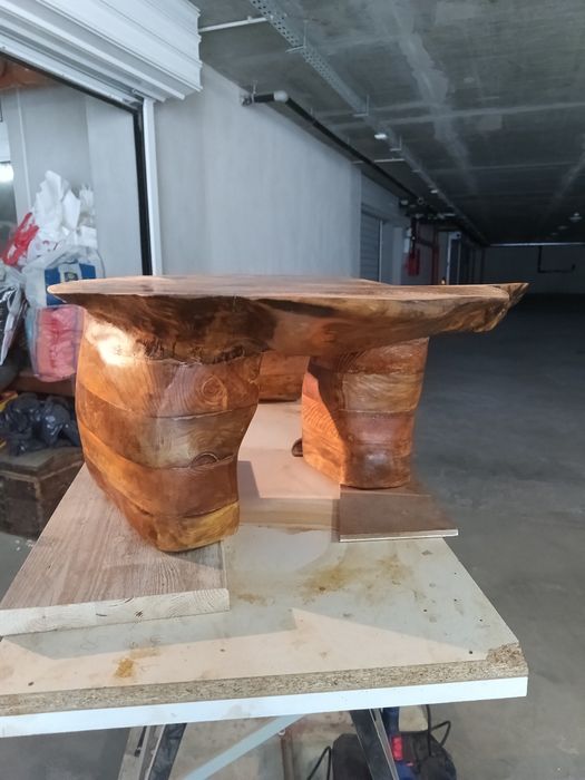 Ръчно изработена маса от три вида дърво