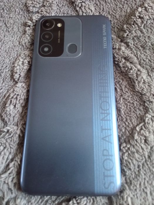 Продаю телефон техно старк 8 С