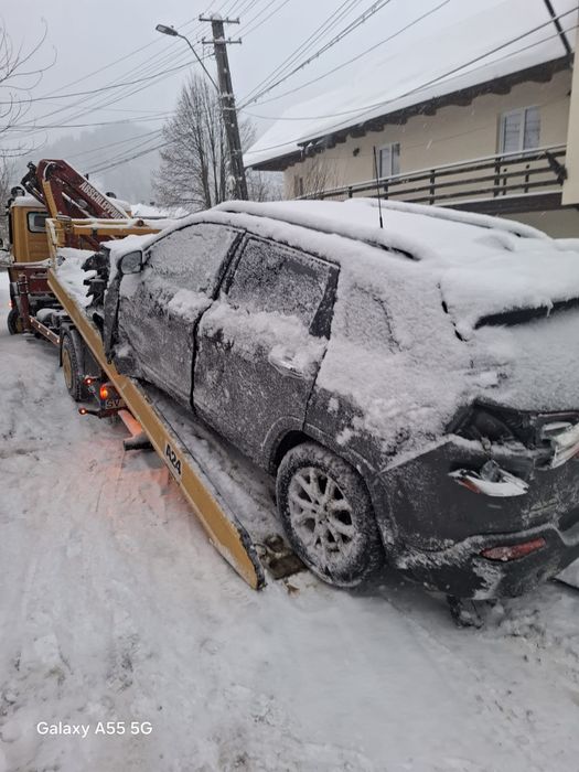 Vând mașina accidentată jeep Cherooke