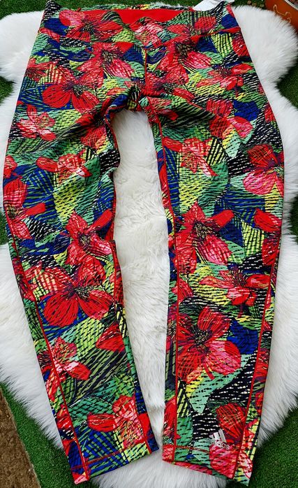 Adidas оригинален дамски клин Л размер нов