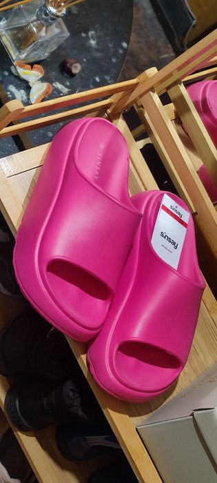 Чехли на платформа Sinsay НОВИ