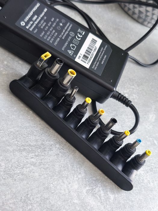 Sursa alimentare cu 10 adaptoare