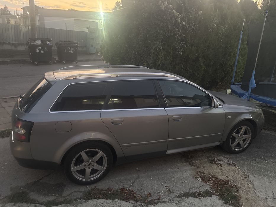 Audi A4 B6 2004 ,2.5 tdi V6 176 коня  обслужена със нови гуми