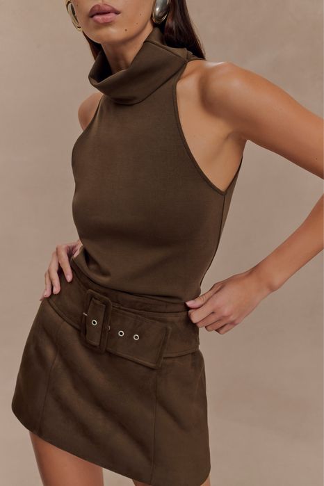 Къса мини пола велурена в цвят шоколад MESHKI faux suede
