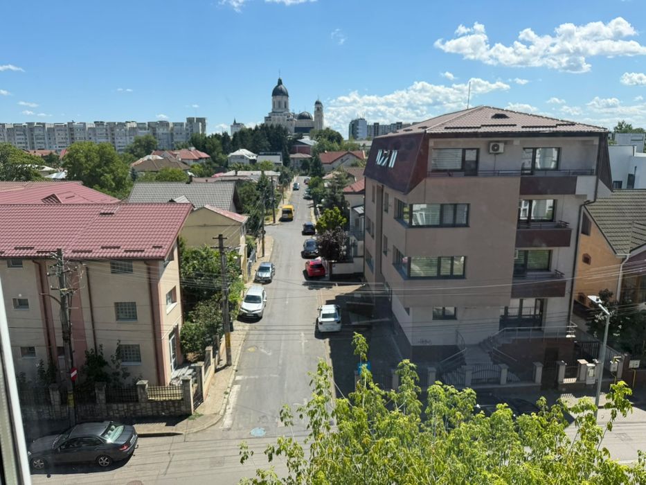 Închiriez apartament 2 camere decomandate