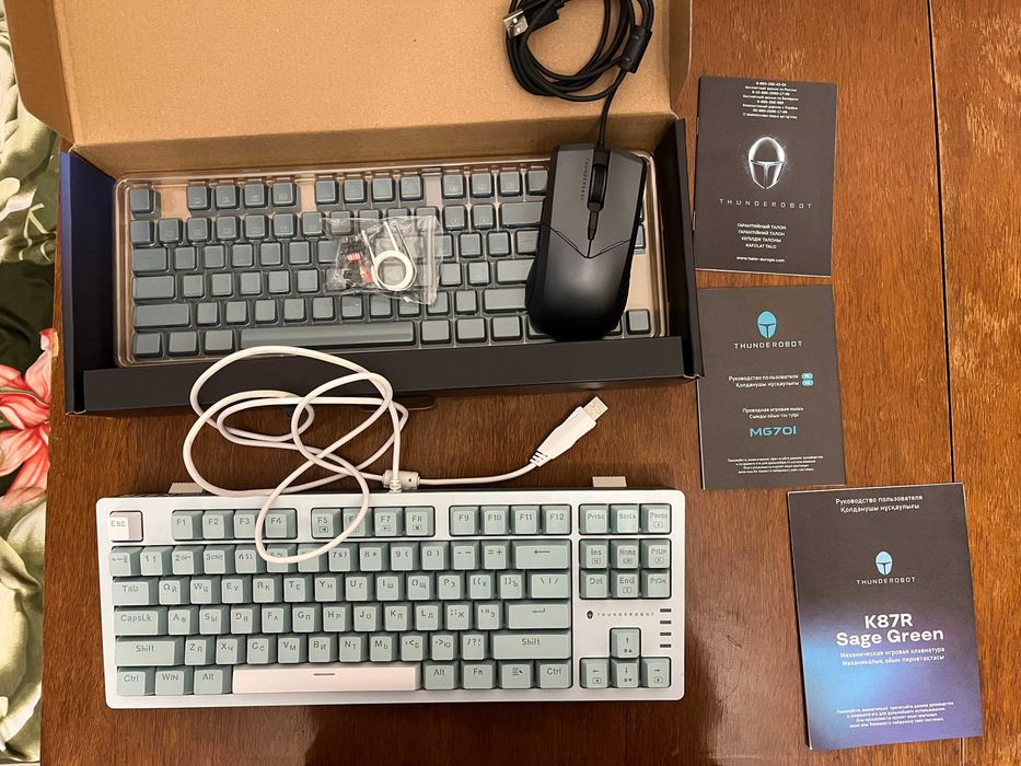 Игровая клавиатура и мышь Thunderobot