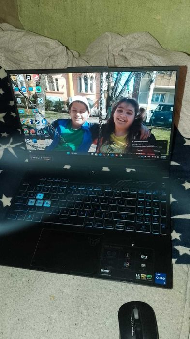 Vânzare laptop. Procesor I5 generatie nouă, Asus, Hard SSD 256, merge excelent, folosit foarte putin