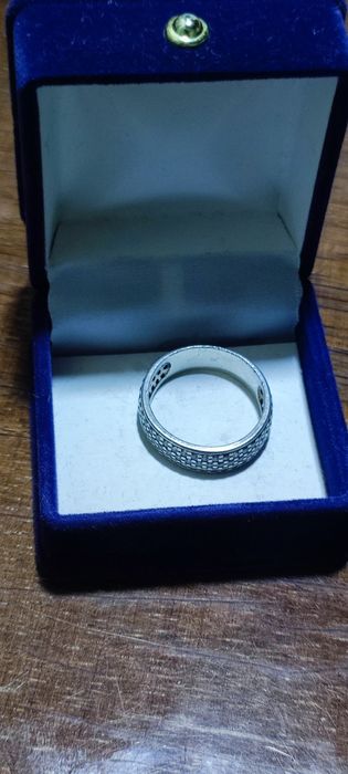 Продаю кольцо. Серебро 925 проба