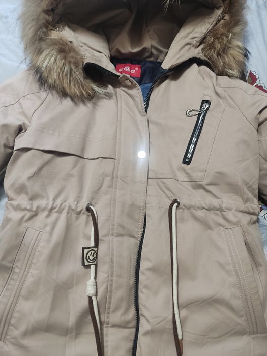 Продам парку на девочку 152 см