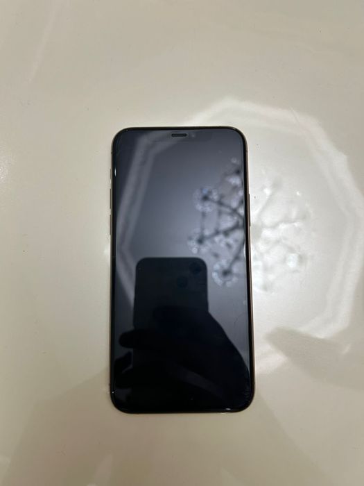 Продаю Айфон 11 про