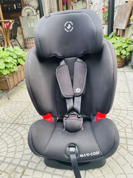 Столче за кола Maxi Cosi Titan черно с Isofix 9-36кг