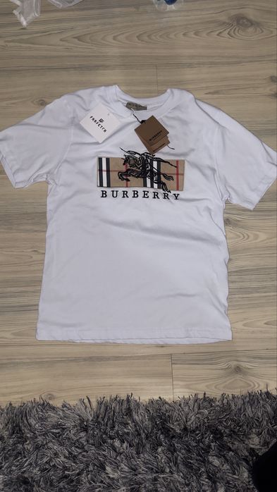 Tricou cu desing
