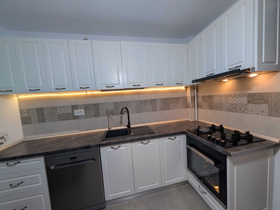 Bucătărie completă MDF alb, formă L 300 cm + electrocasnice Beko