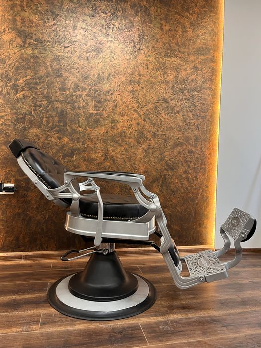 Бръснарски стол сив