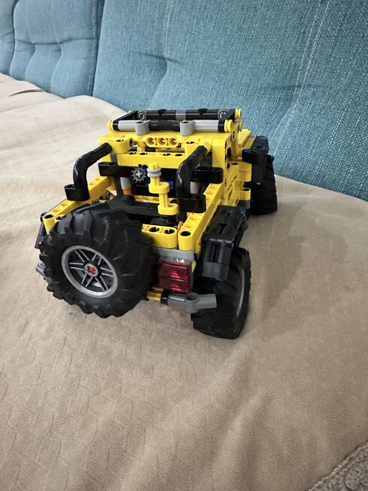 Продам машинку LEGO Jeep