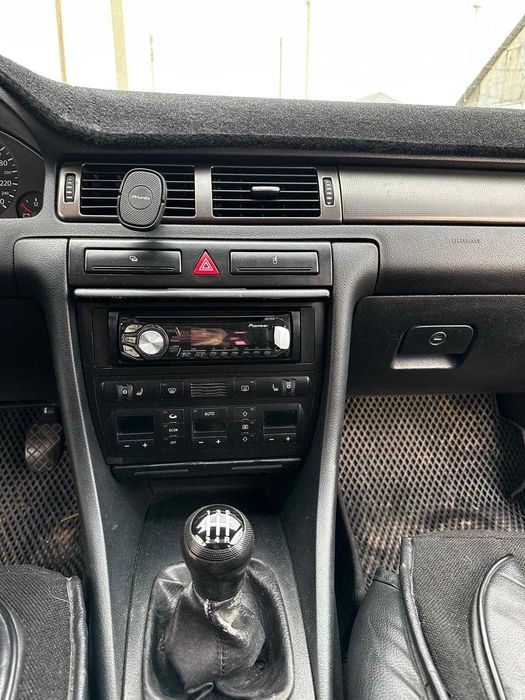 Продам автомобиль Audi A6 C5 (универсал)